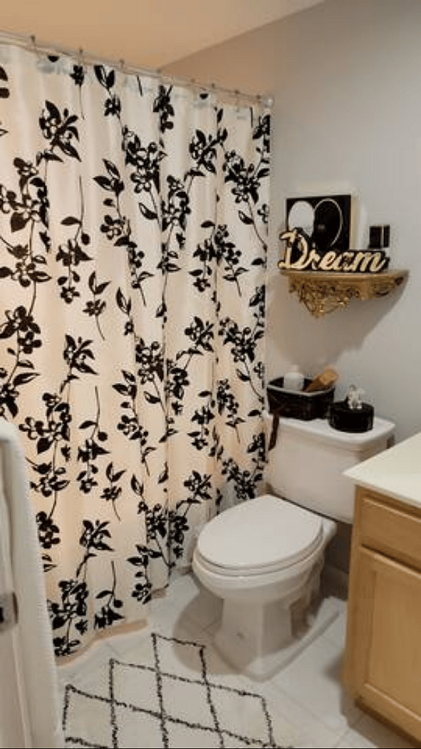 Second bathroom (full)