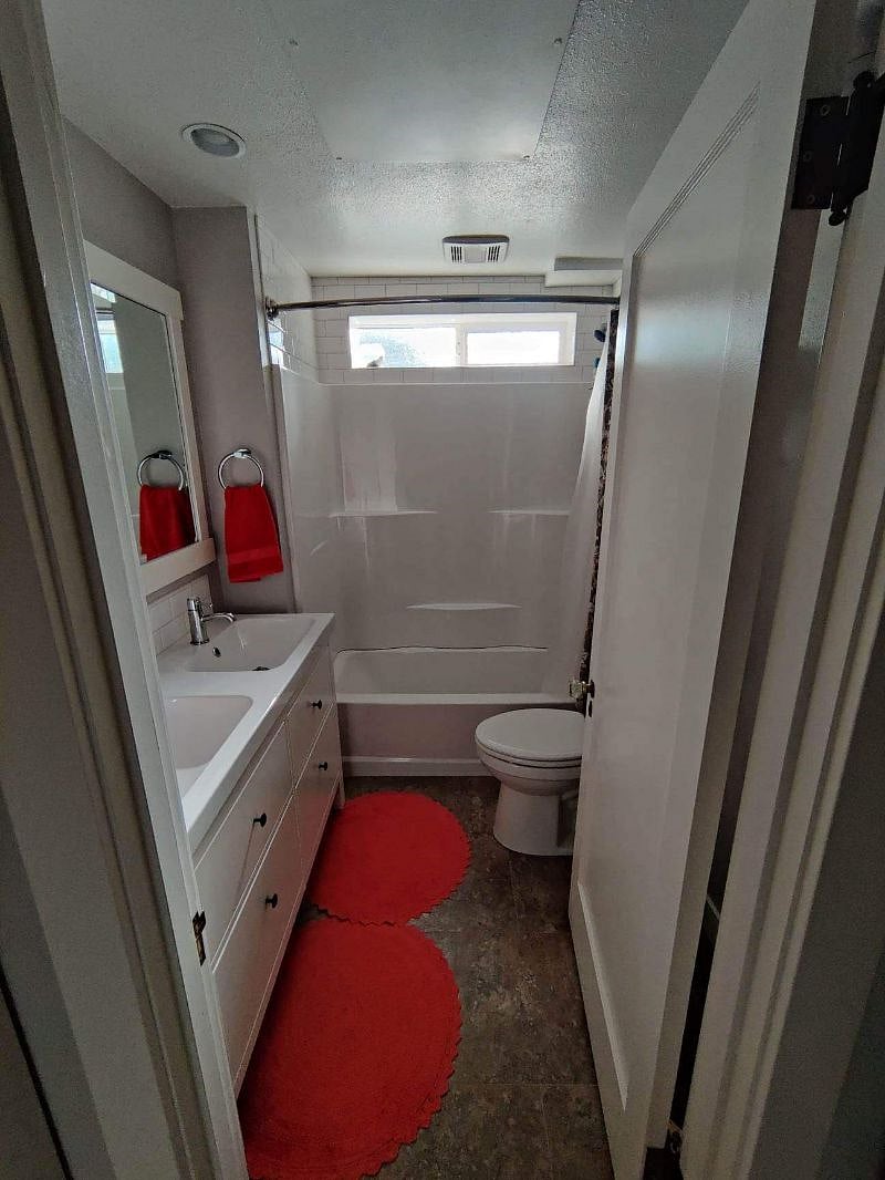 Bathroom with double vanity and tub/shower with shower wand