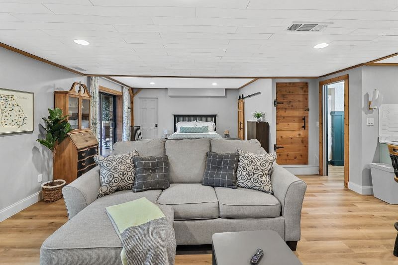 Pull out sofa bed