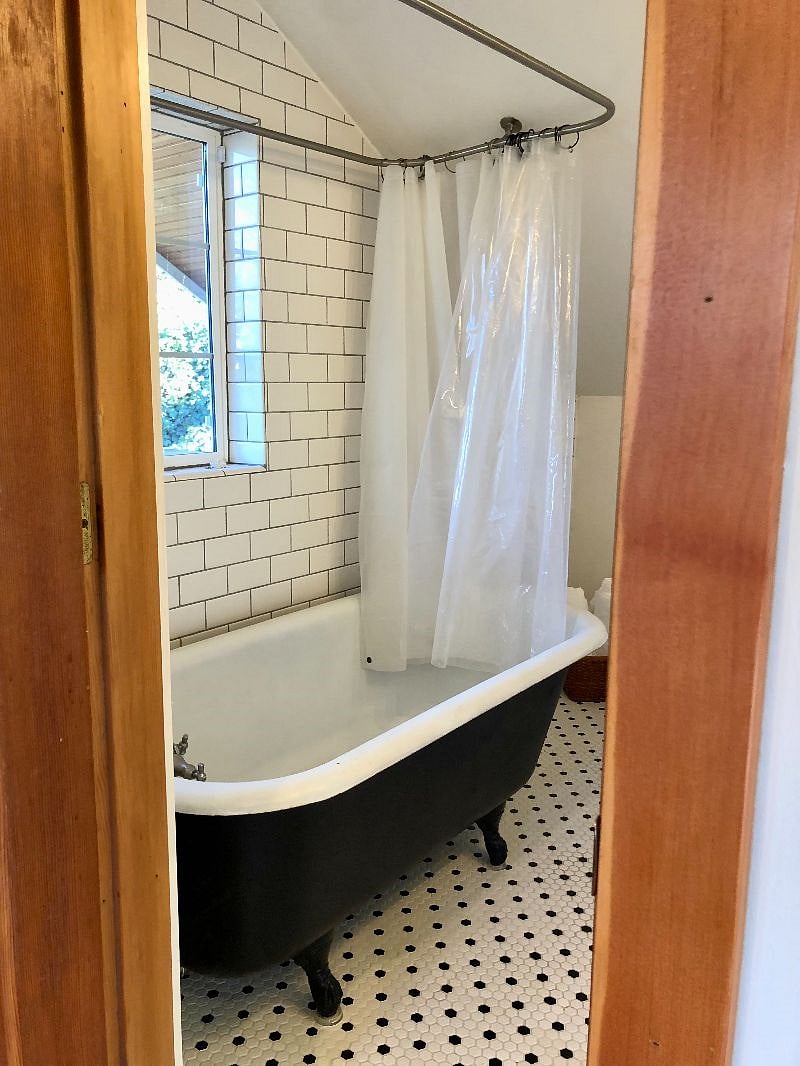  large clawfoot tub