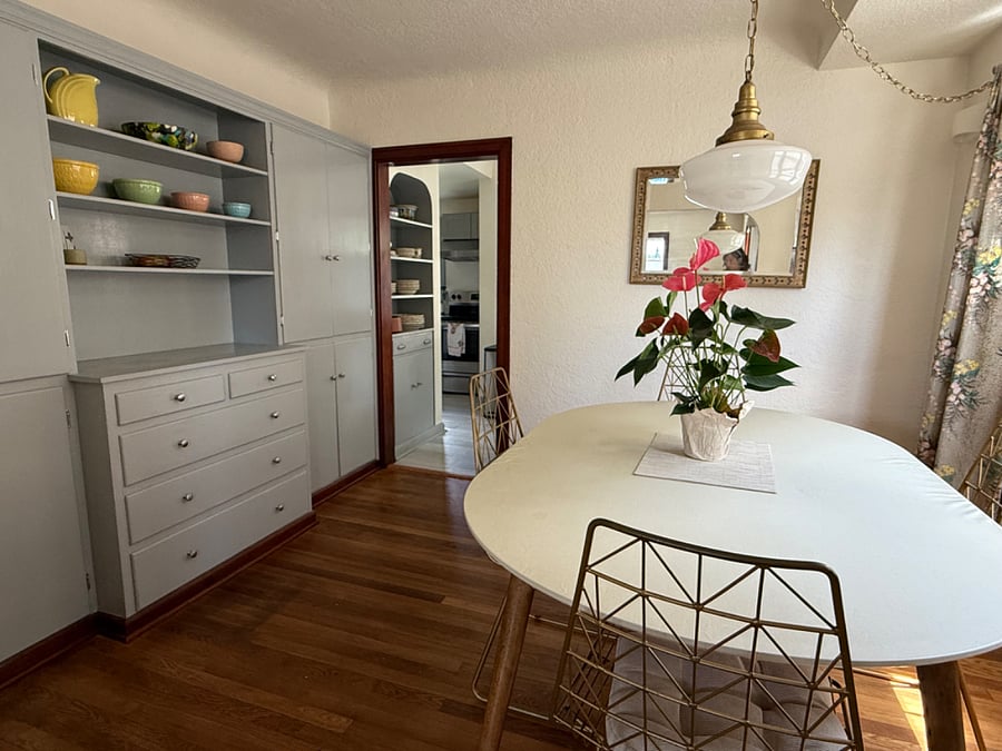 Dining table with added leaf for six