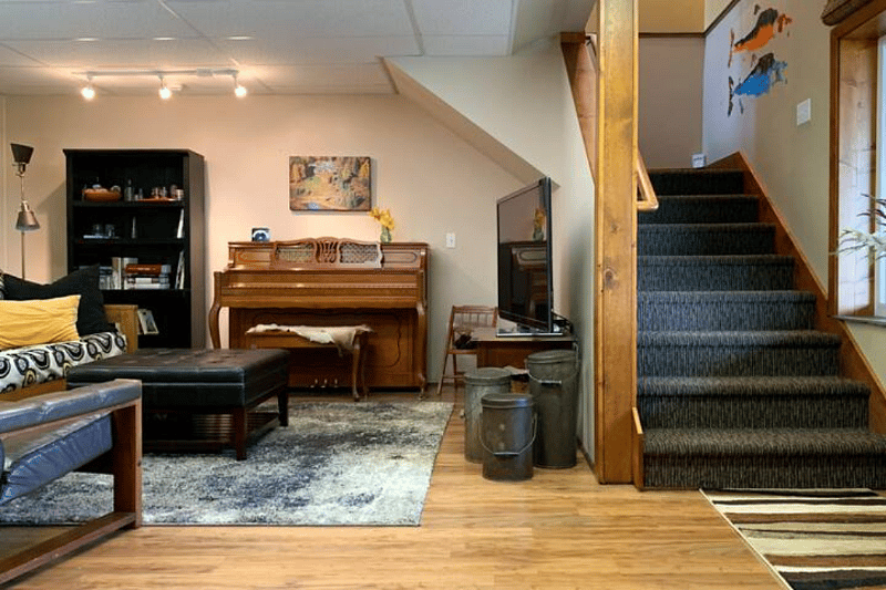 Living area piano and tv
