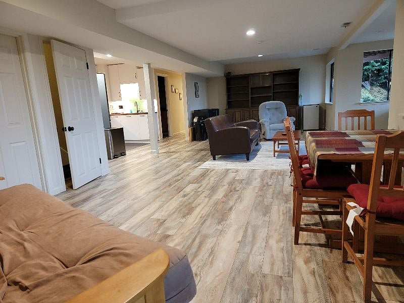 Living/dining area