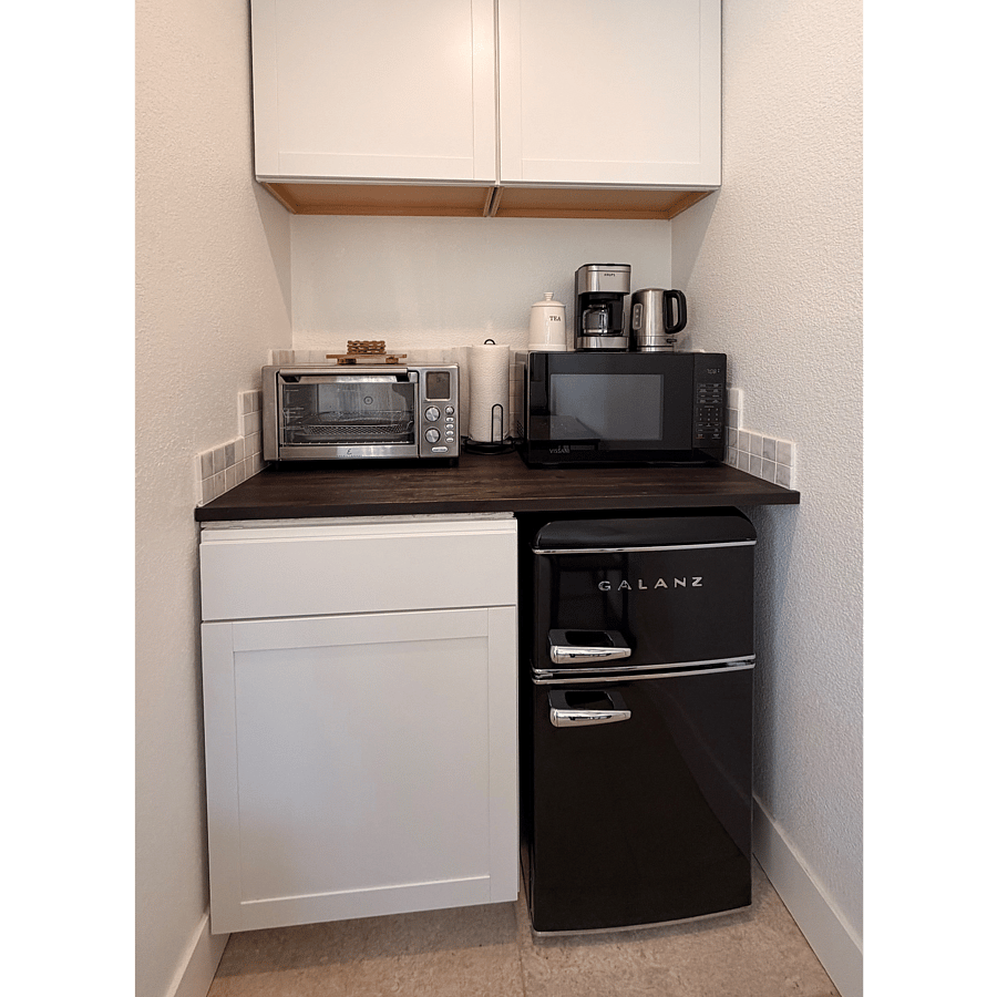 Kitchenette Air-Fryer Oven Full size microwave Coffee pot Kettle