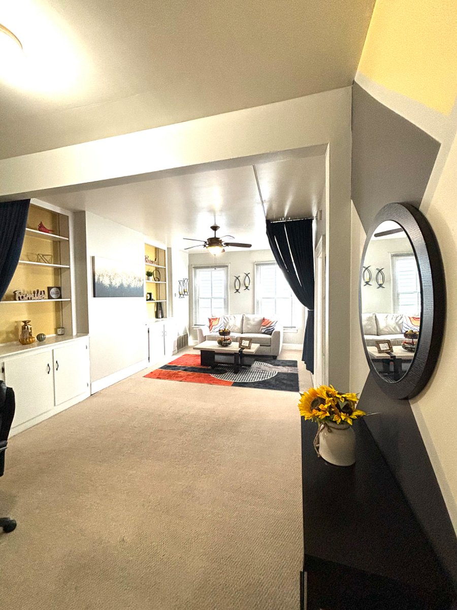 2nd Living room/sitting area