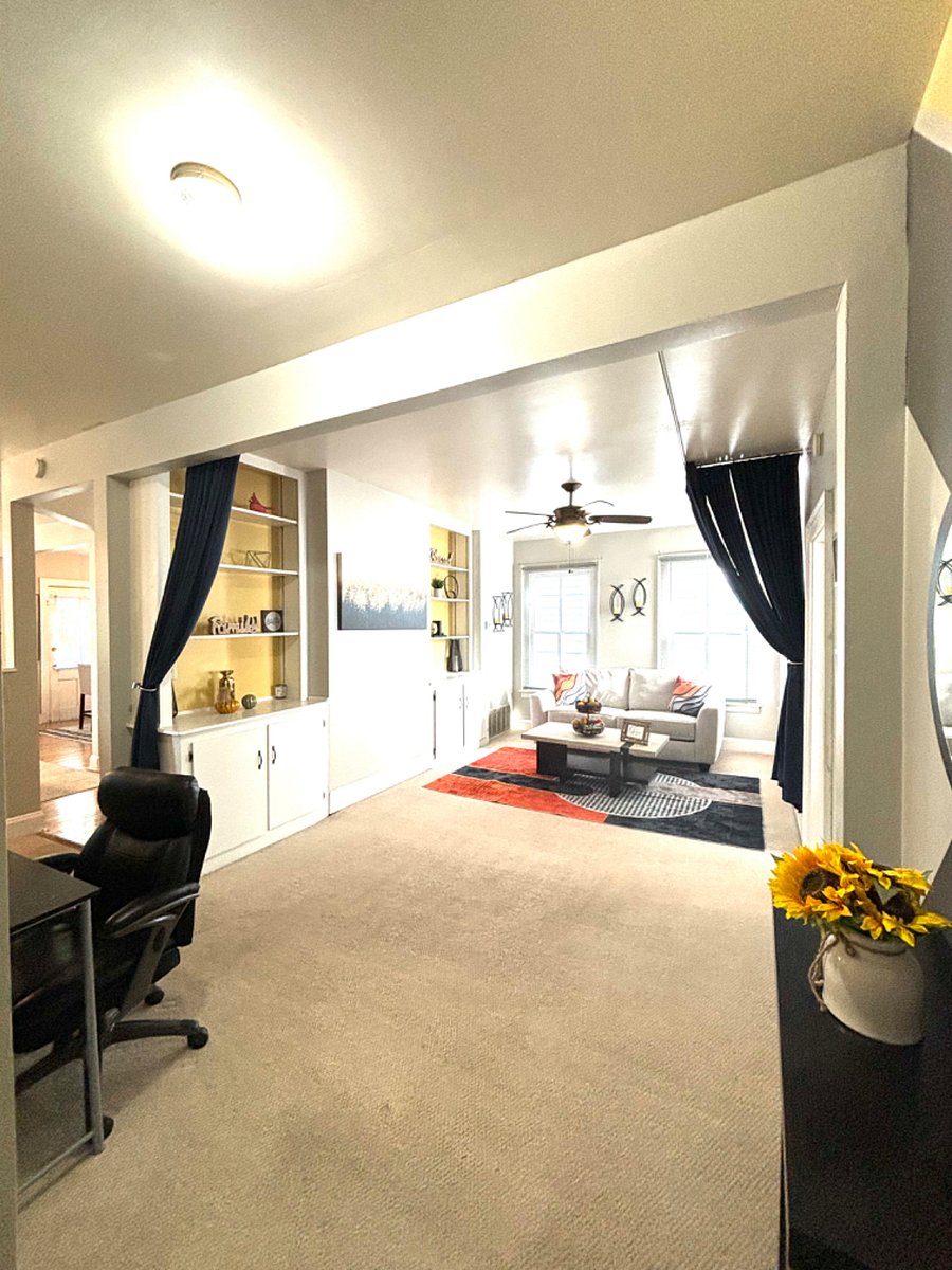 2nd Living room/sitting area