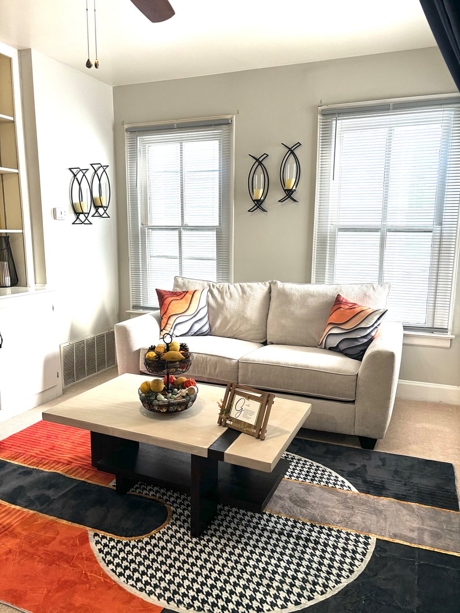2nd Living room/sitting area