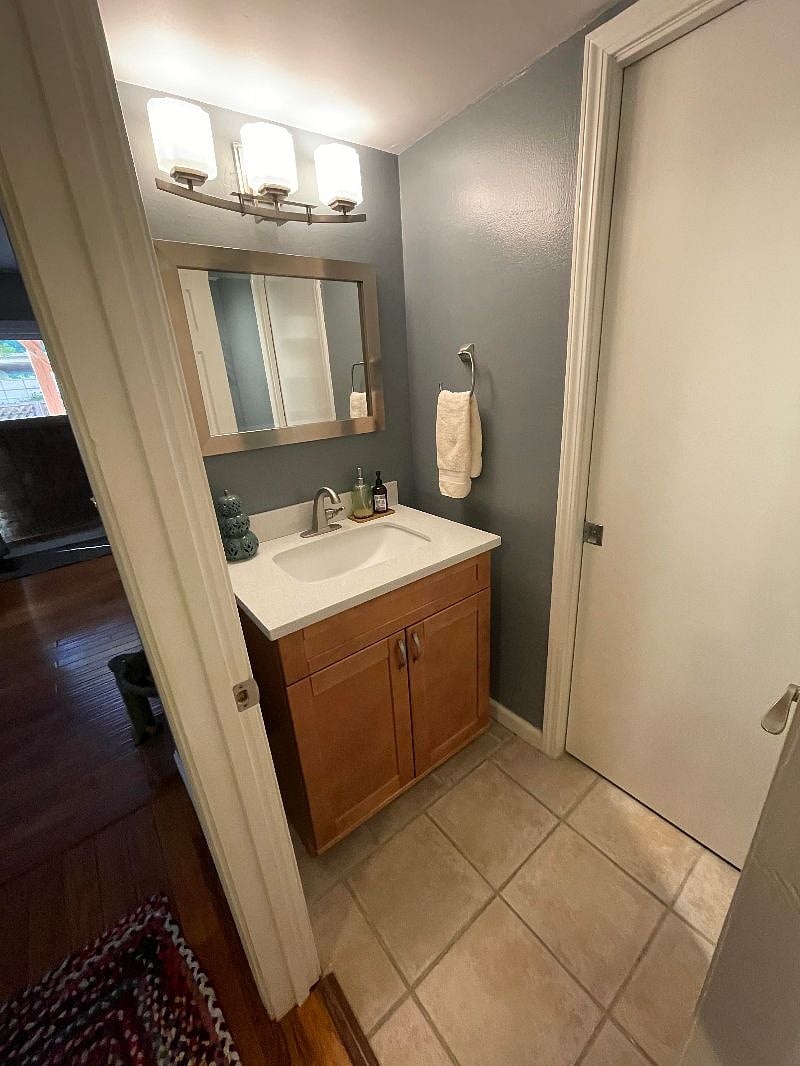 Half bath off the entry hallway