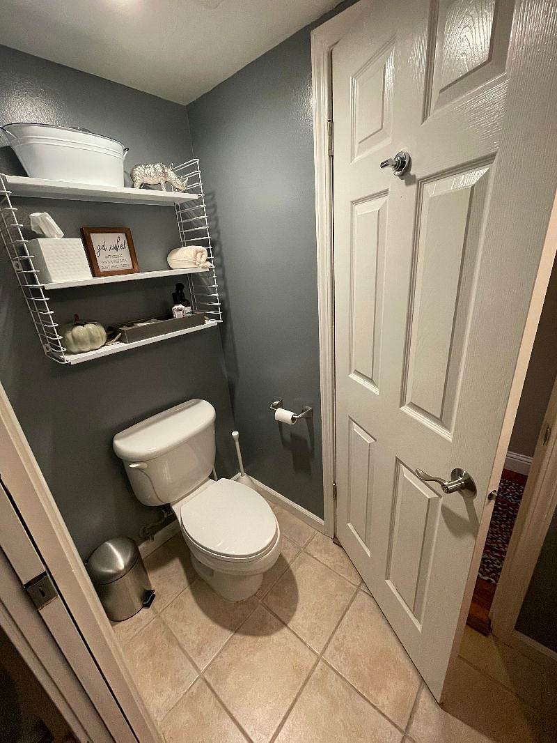 Half bath off the entry hallway