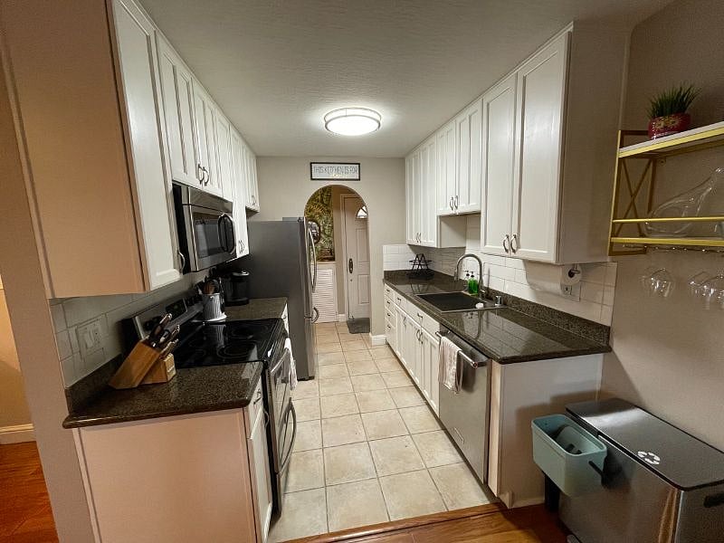Kitchen facing the entryway