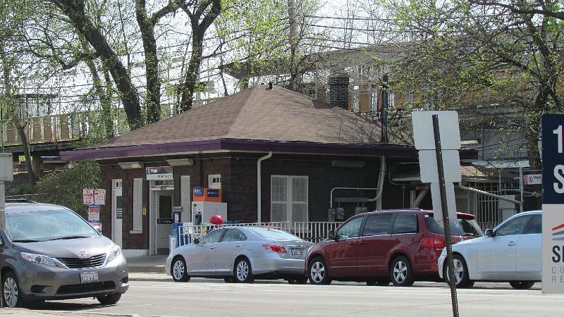 2 different train lines serve Evanston. Taking the EL you can easily cover the 8 miles to downtown Chicago in about half an hour.  On the METRA, with a single change of trains, get to Milwaukee, Grand Rapids, St. Louis...even New Orleans!