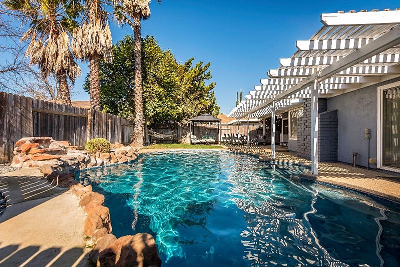 Furnished Finder property 465115_1 photo 20