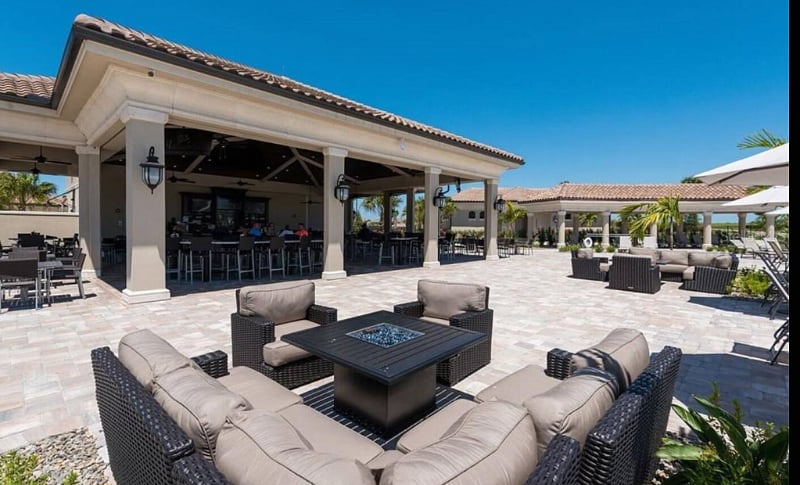Firepits between Tiki-Bar and Pool