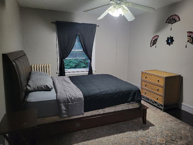Bedroom 1 w/ Queen Bed