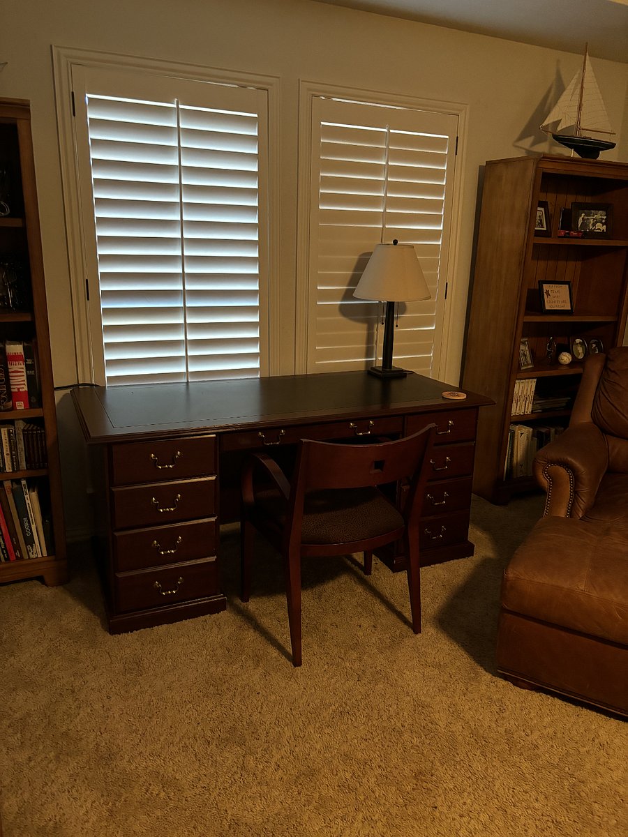 executive desk for tenant use