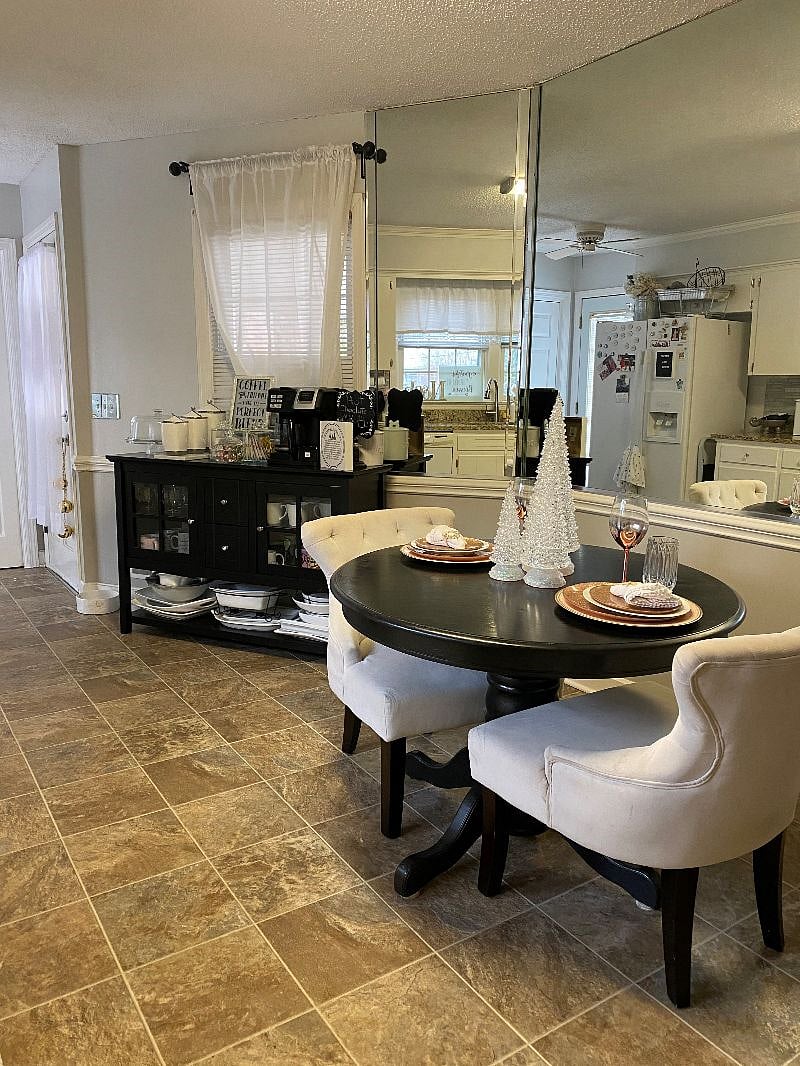 Eat in kitchen with coffee bar.