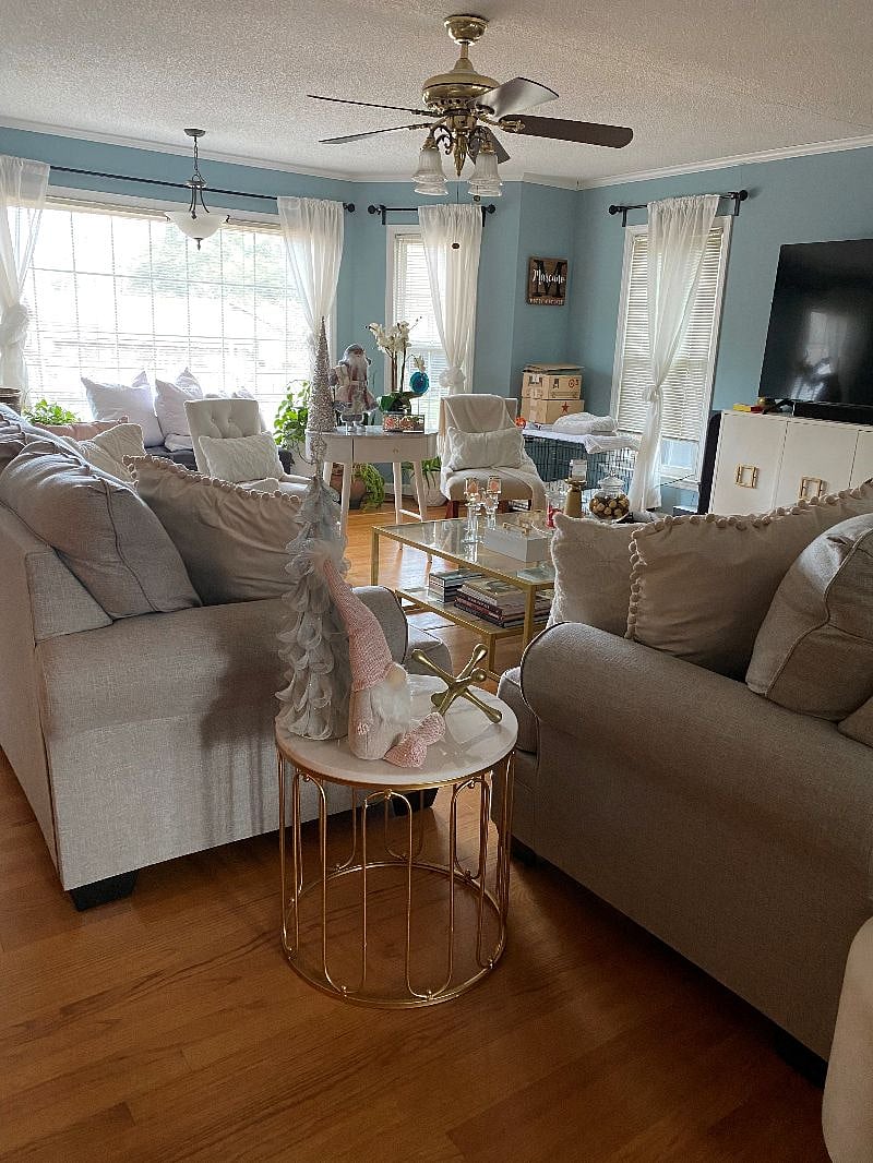 Family room (view 2)