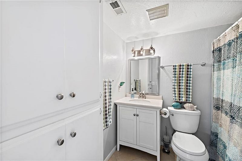 Bathroom Storage
(shared by Bedrooms 2 and 3)