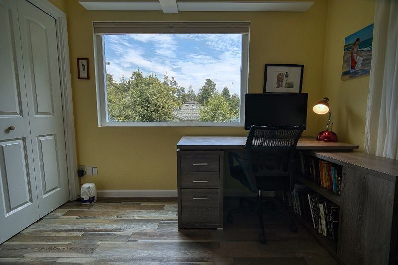 Work desk and chair