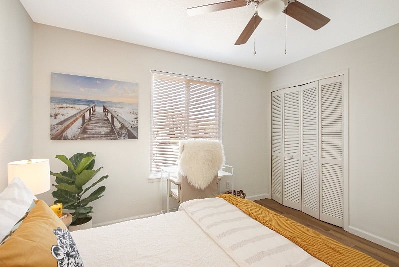 Bedroom 2 (Queen)