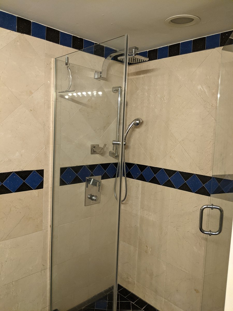Shared bathroom, all tiled.