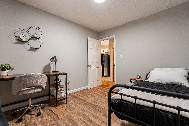 Second bedroom with desk