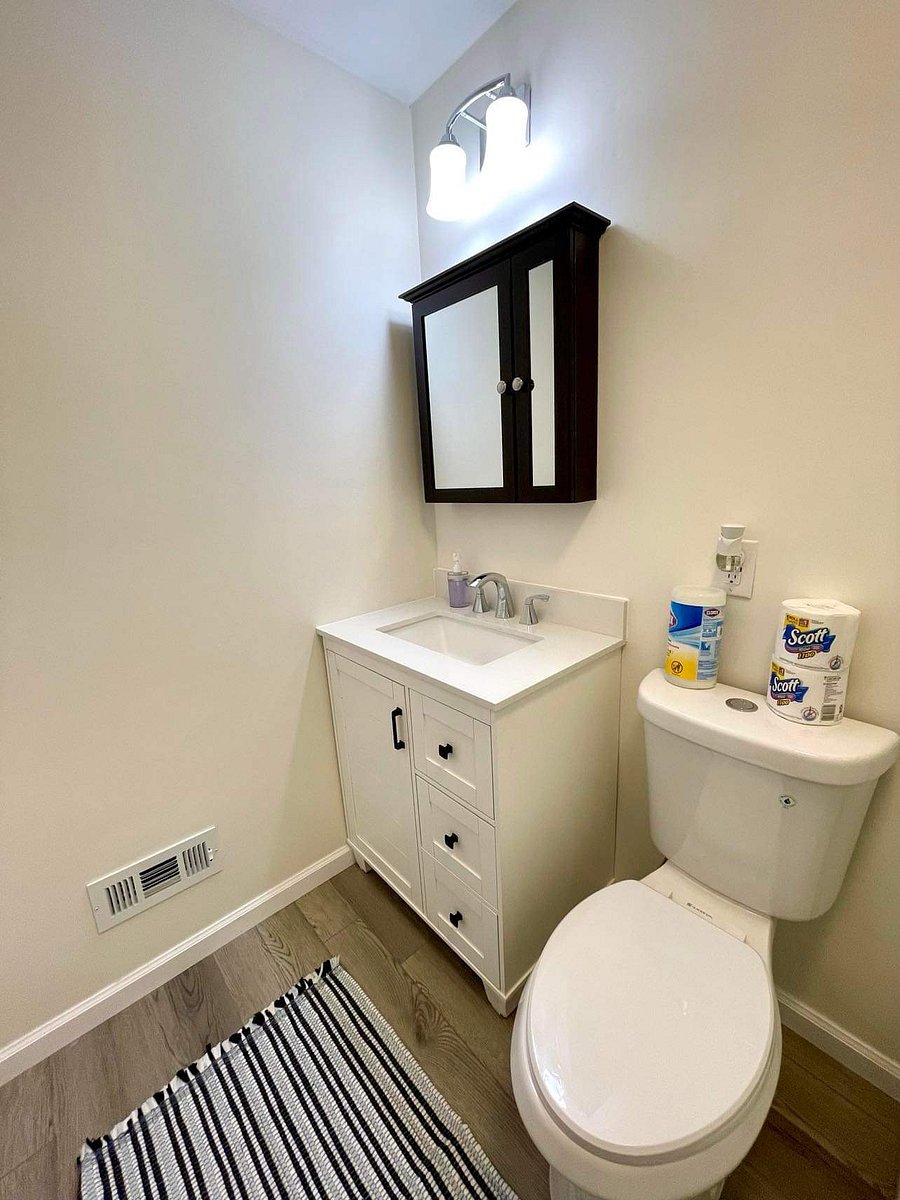Private bathroom (Downstairs)