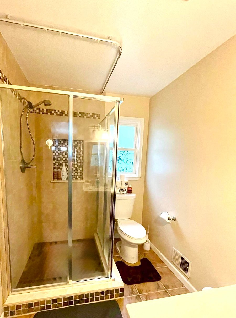 Private Bathroom (Upstairs)