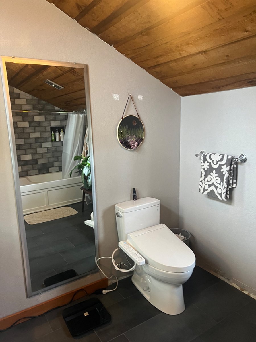 Private upstairs bathroom
Toto bidet