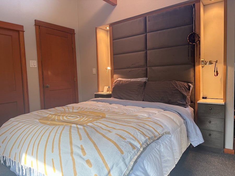 Primary BR queen bed. dimming lights