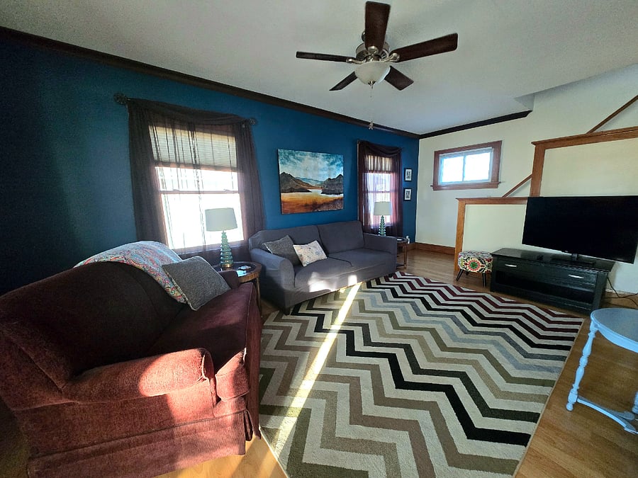 Comfortable living room with smart TV- cable and streaming included!