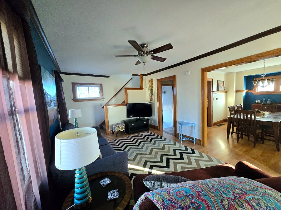 Comfortable living room with smart TV- cable and streaming included!