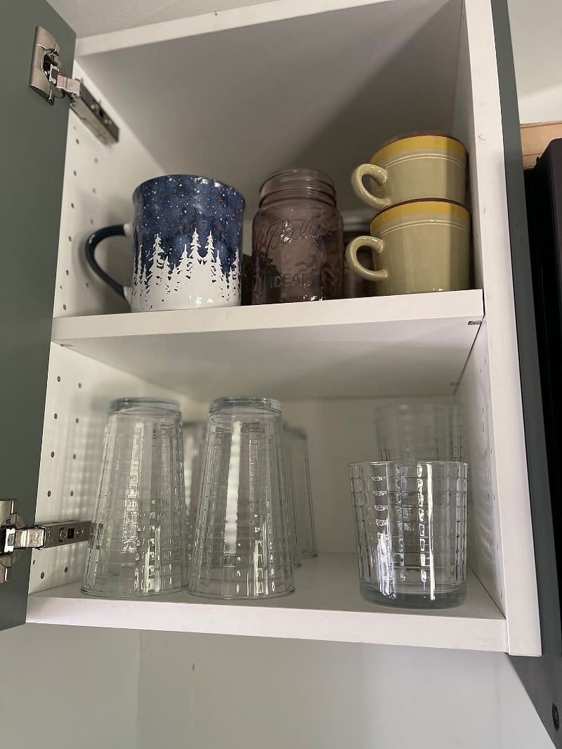 Short/tall/wine/champaign/martini glasses. Mugs.
