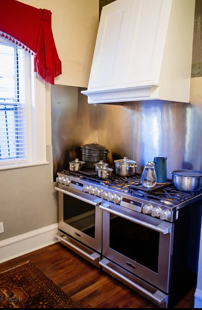 Kitchen - ovens/stove