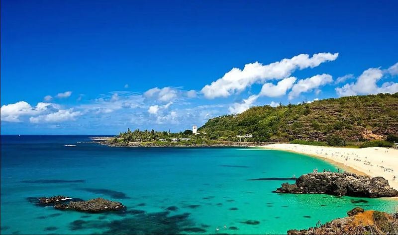 Waimea Bay located 5 min away
