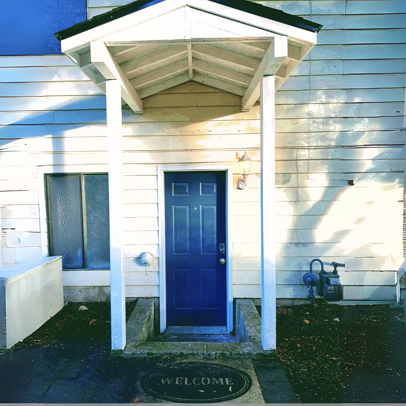 Private entrance to guest unit.