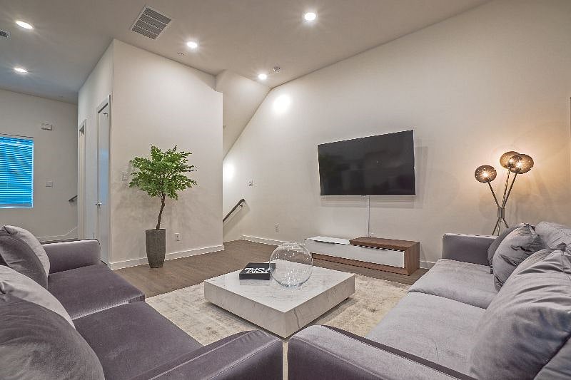 Furnished Finder property 467335_1 photo 3