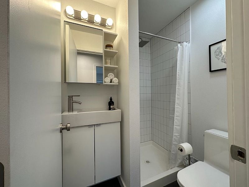 2nd bathroom
