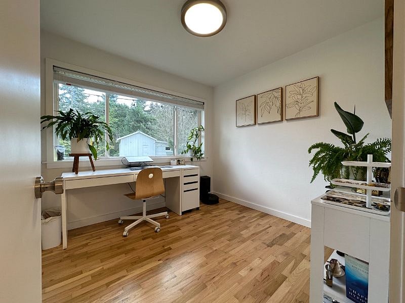 2nd Bedroom setup as Office. Bed available on request.