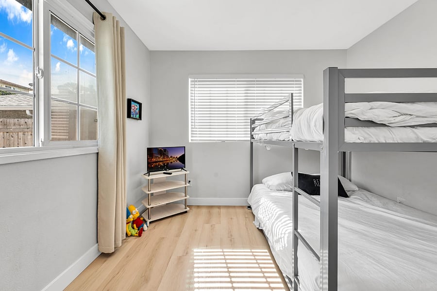 2 bed-bunk bedroom