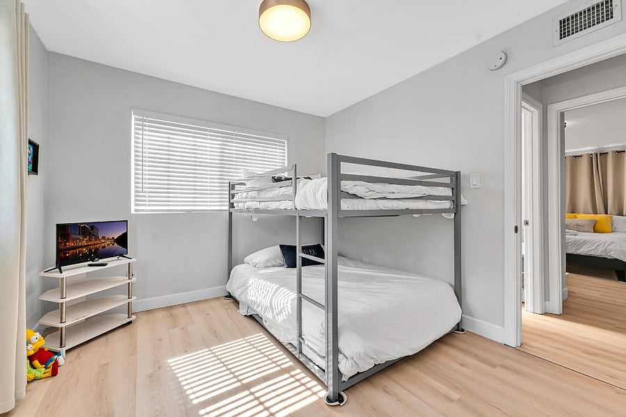 2 bed-bunk bedroom
