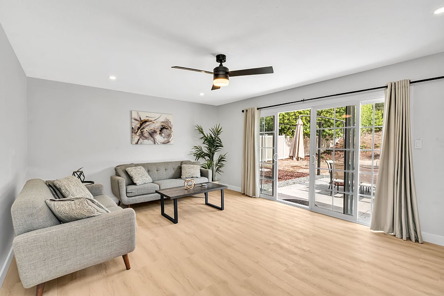 Living Room-Sliding Windows