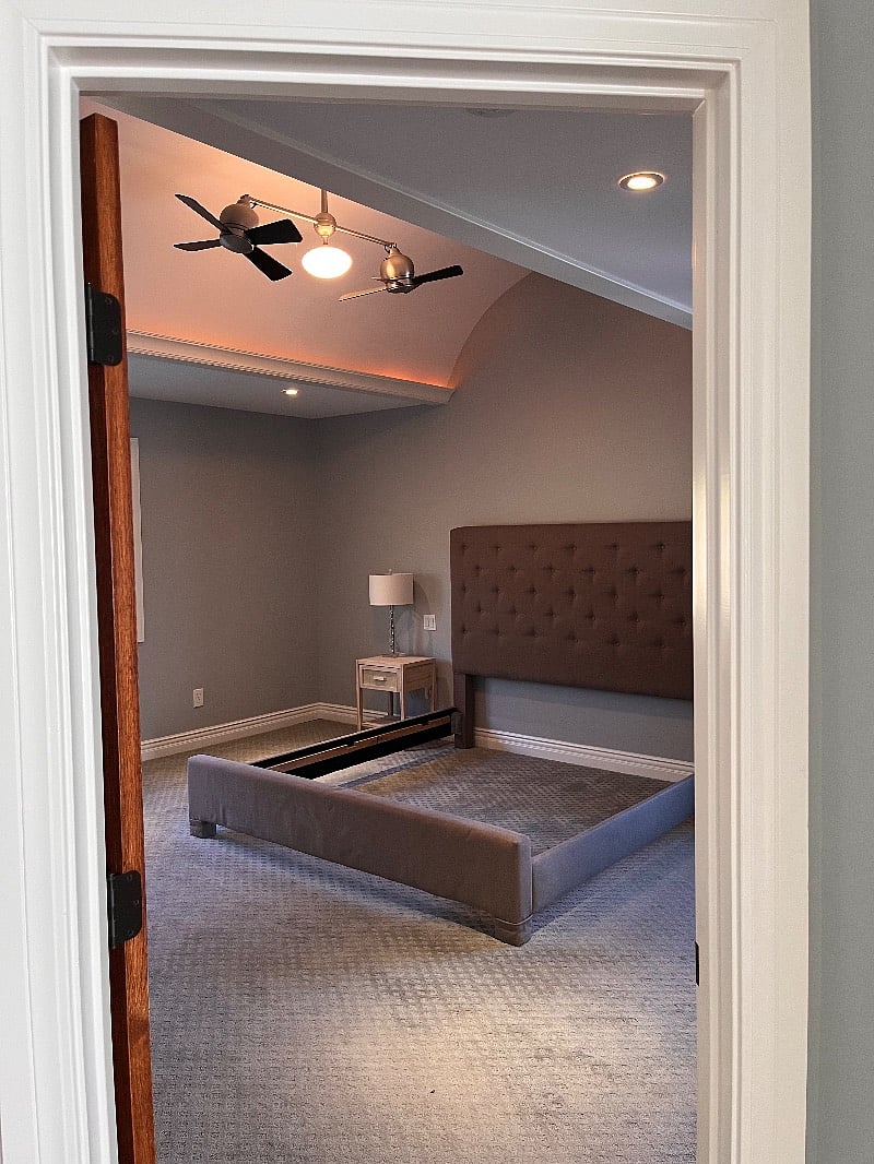 Master suite. King size bed.