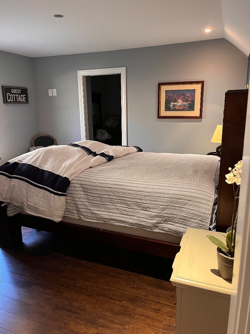 First floor guest suite.