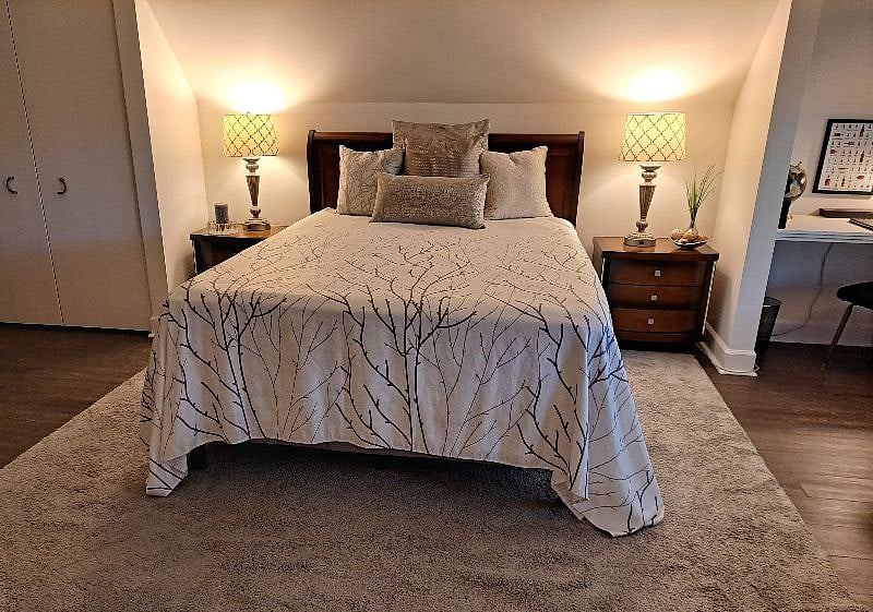 Bedroom includes the following:
New queen bed
3 extra sets of linens, extra pillows and blankets are stored in the dresser
Dedicated office space with supplies
High Speed internet and free wi-fi
Flat screen TV with pre-programmed Fire Stick and remote
New eco-friendly ductless HVAC unit with programmable remote
Large closet for clothing with shoe rack, ironing supplies, hangers, and laundry basket.
Large dresser and 2 nightstands
Large "L" shaped couch