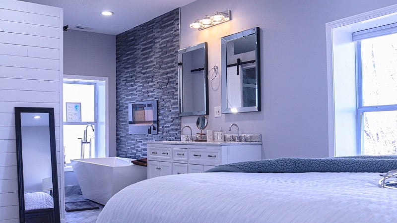Master Bedroom - Sink and Tub