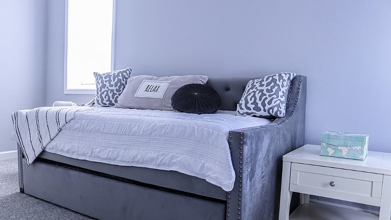 The Minimalist's Comfort Room