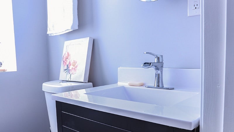 Upstairs Shared Bathroom