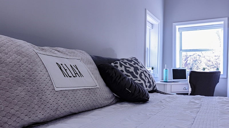 The Minimalist's Comfort Room