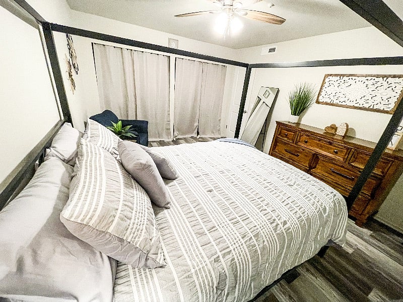 Master Bedroom with Queen Bed